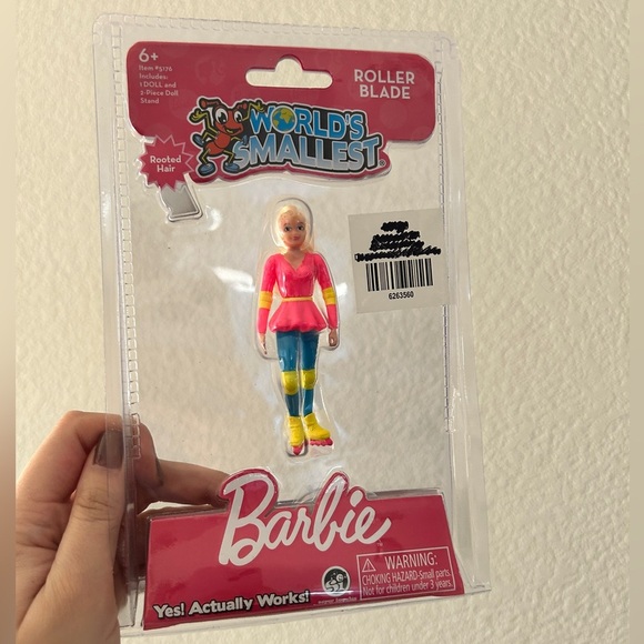 World’s Smallest Barbie Roller Blade Doll, Collectable- NWT - Picture 1 of 7